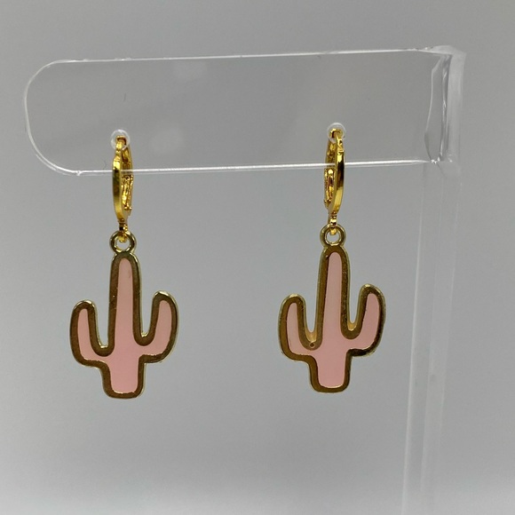 Cute and funky Pink Cactus with gold earrings 🌵 - Picture 4 of 5